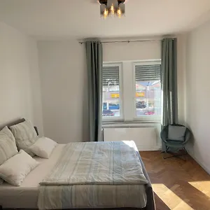 Apartment Grosse In Westend, München